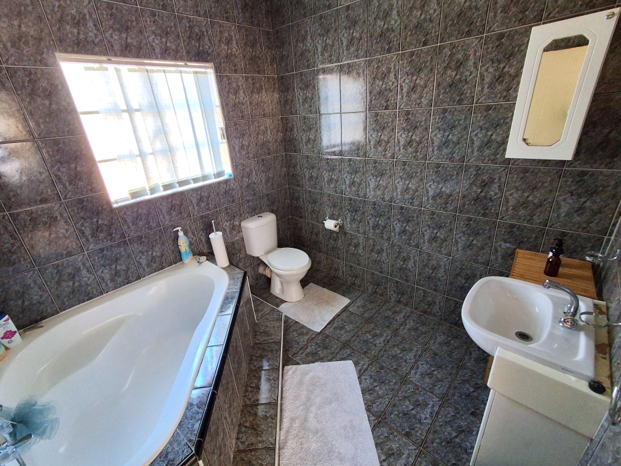 3 Bedroom Property for Sale in Safari Gardens North West